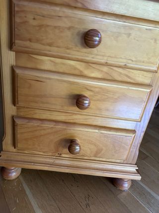 Mesilla de madera de pino