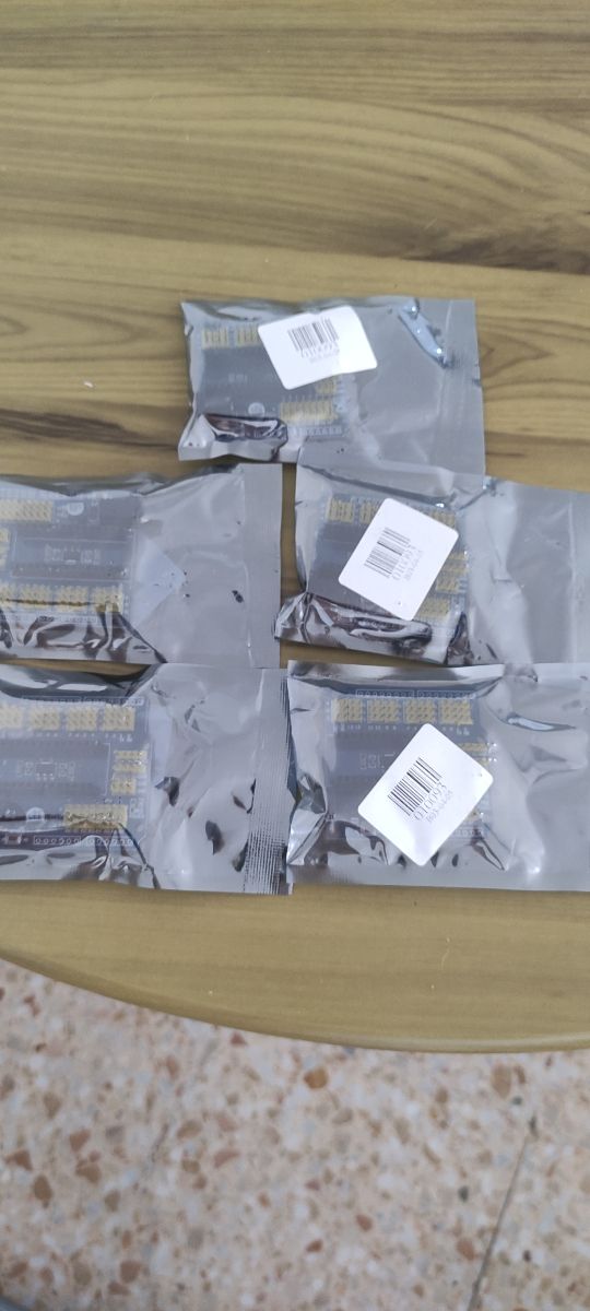 Cinco módulos de expansión Shield para Arduino