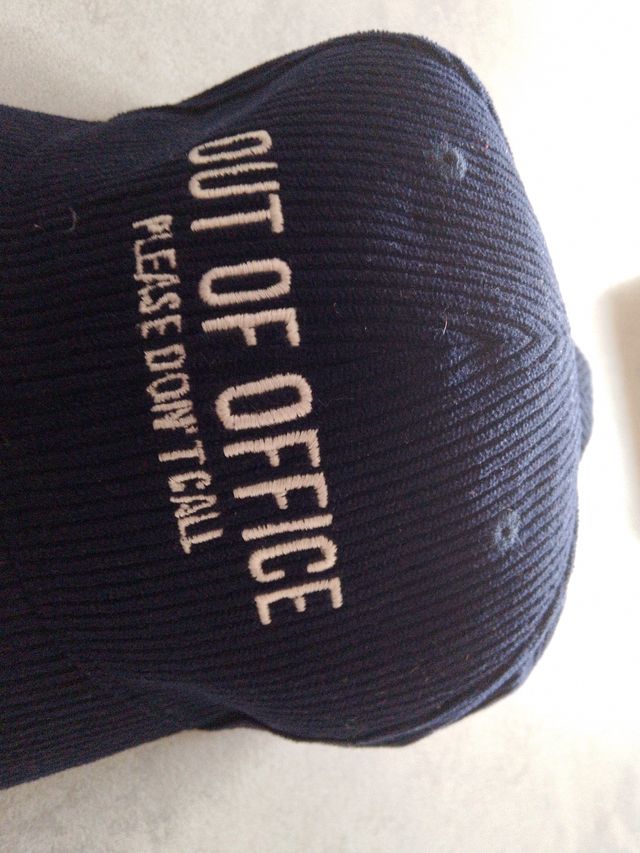 Gorra azul - Fuera de la oficina