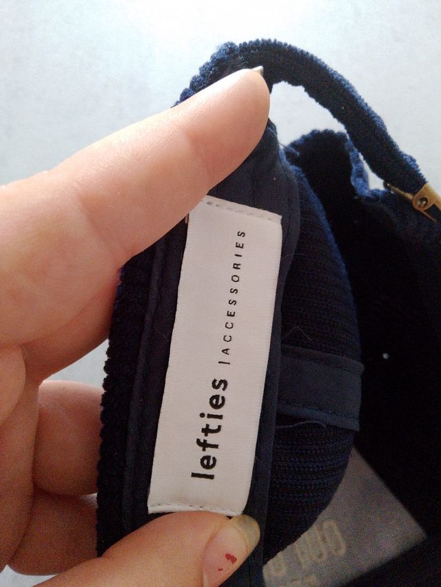 Gorra azul - Fuera de la oficina