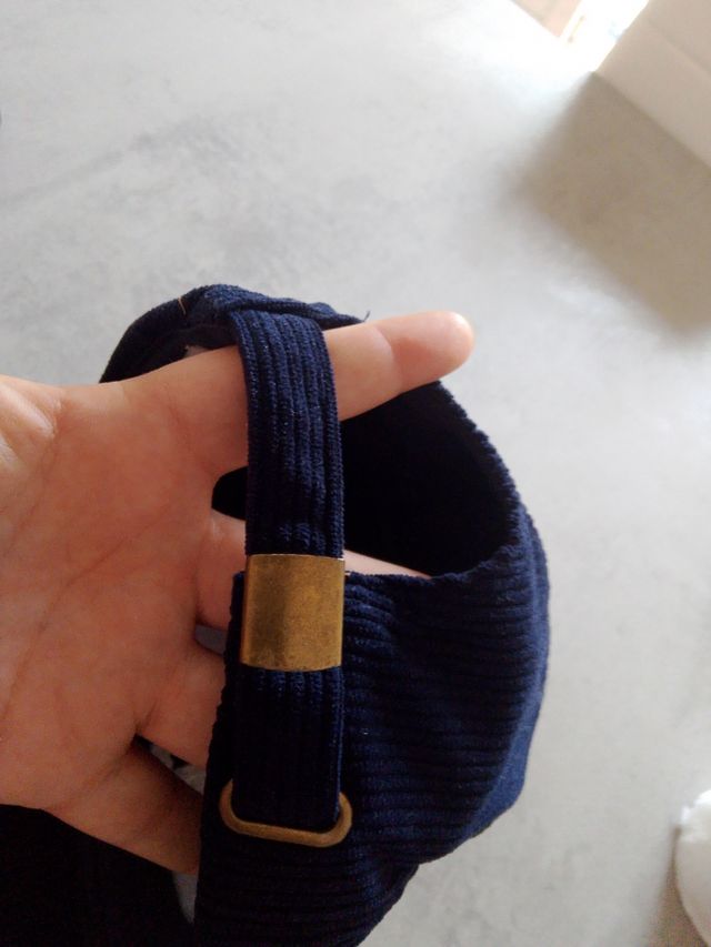 Gorra azul - Fuera de la oficina