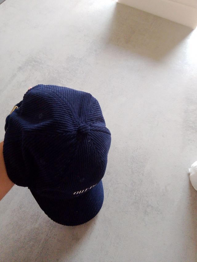 Gorra azul - Fuera de la oficina