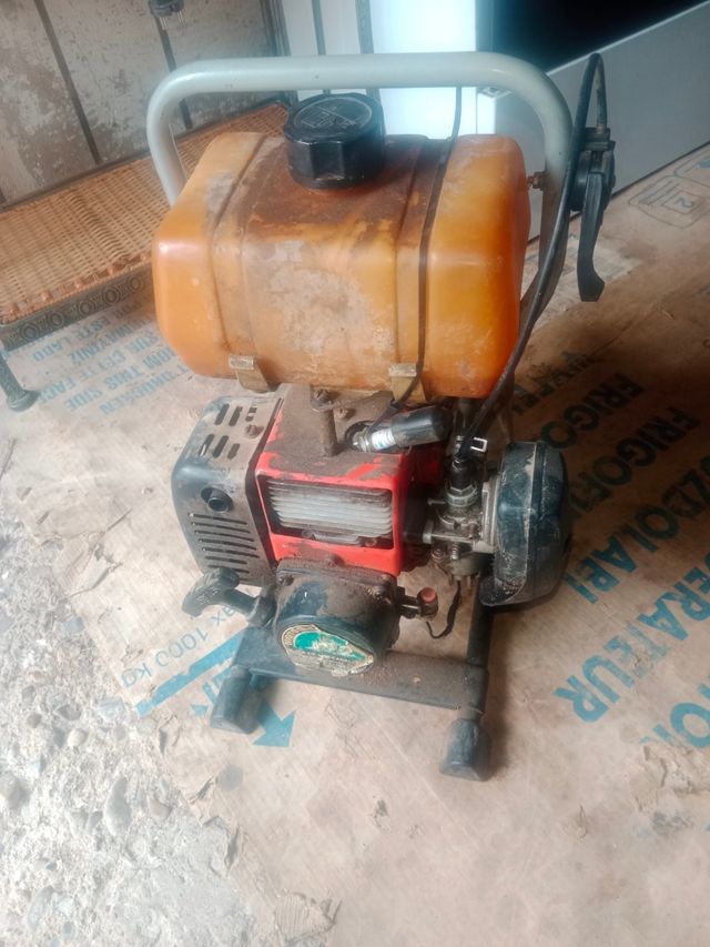 Bomba agua gasolina usada