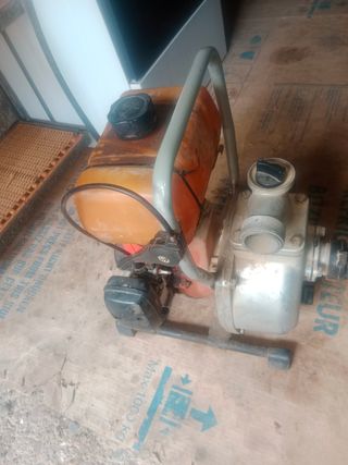 Bomba agua gasolina usada