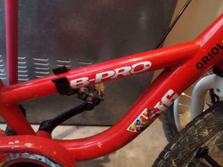 Bicicleta 16" B-Pro roja en buen estado