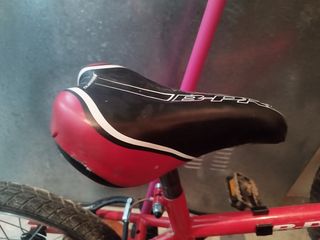 Bicicleta 16" B-Pro roja en buen estado