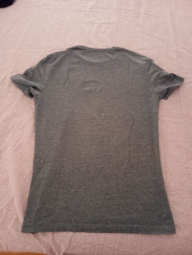 Camiseta H&M azul, talla M, ajuste slim