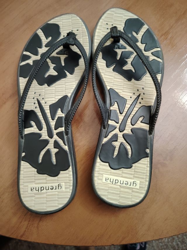 Chanclas Grendha beige-negro