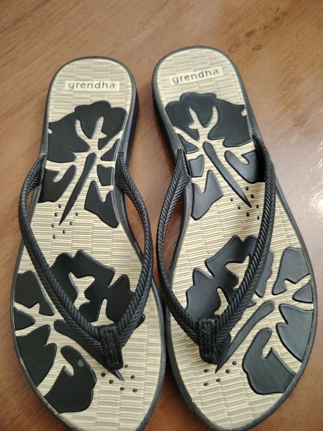 Chanclas Grendha beige-negro