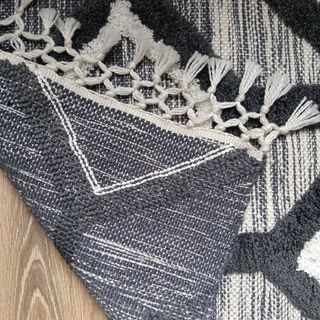 Alfombra algodón gris y blanca