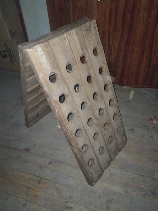 Botellero de madera antiguo