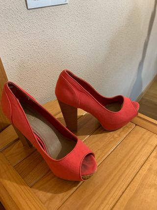 Zapatos rojos de tacón
