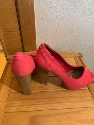 Zapatos rojos de tacón