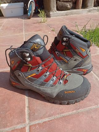 Botas montaña Boreal - rojas y grises
