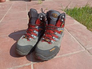 Botas montaña Boreal - rojas y grises