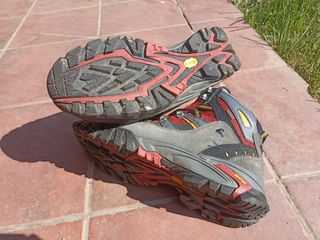 Botas montaña Boreal - rojas y grises
