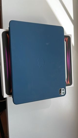 iPad Pro 12.9" 6ª Gen 1TB + Pencil 2 + funda azul