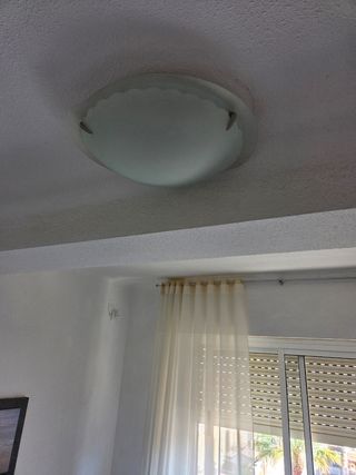 2 Plafones techo grandes
 y una Lámpara techo