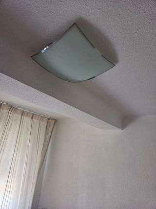 2 Plafones techo grandes
 y una Lámpara techo
