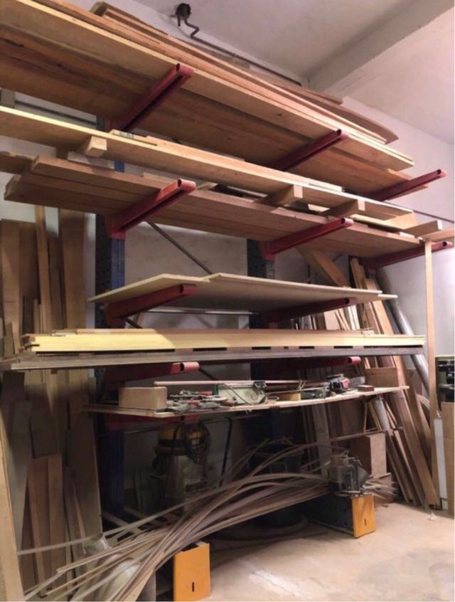 Estantería metálica para madera