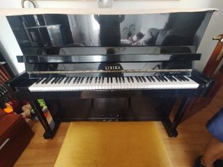 Piano de pared LIRIKA - Piano vertical