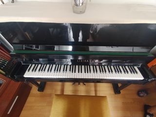 Piano de pared LIRIKA - Piano vertical