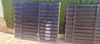 Pareja de puertas de exterior de hierro