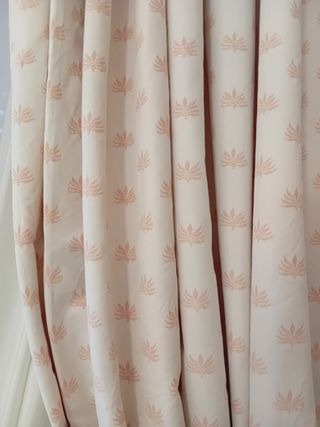 Tende in tessuto jacquard beige e rosa