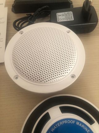 Altavoces marinos Herdio impermeables