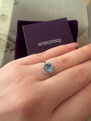 Anillo Aristocrazy: Topacio azul y diamantes