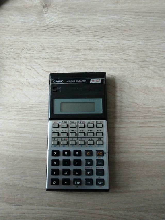Calculadora Casio fx-82 antigua