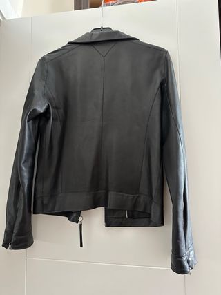 Cazadora Massimo Dutti piel negra