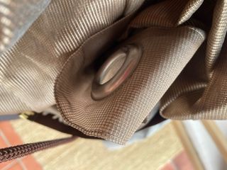 Colcha beige + 2 cojines marrón cortinas a juego