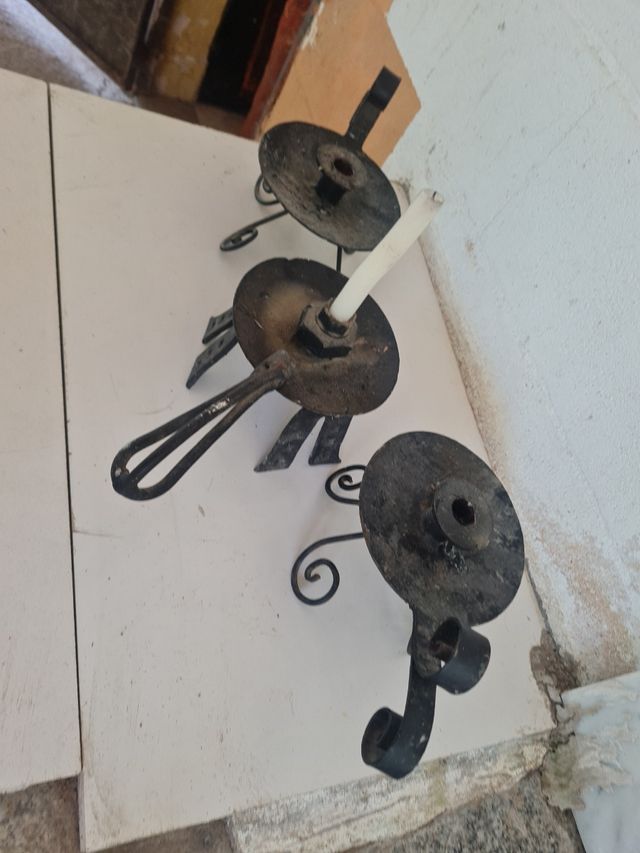 3 Candelabros hierro antiguo