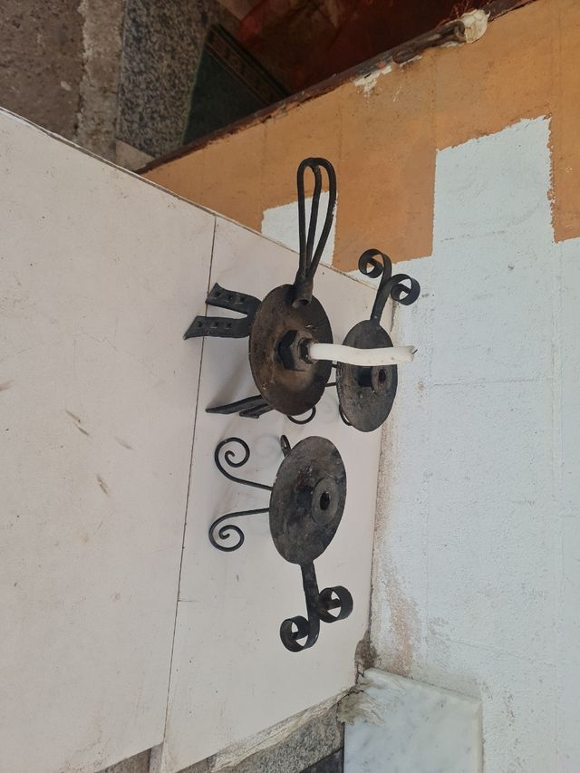 3 Candelabros hierro antiguo