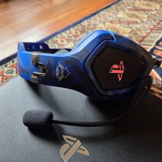 PS4 Pro 1TB CUH-7216B + Mando Original + Cascos