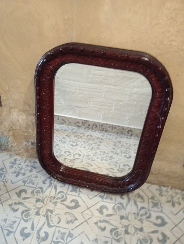 Espejo antiguo con marco
