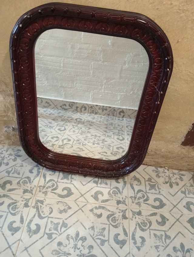 Espejo antiguo con marco