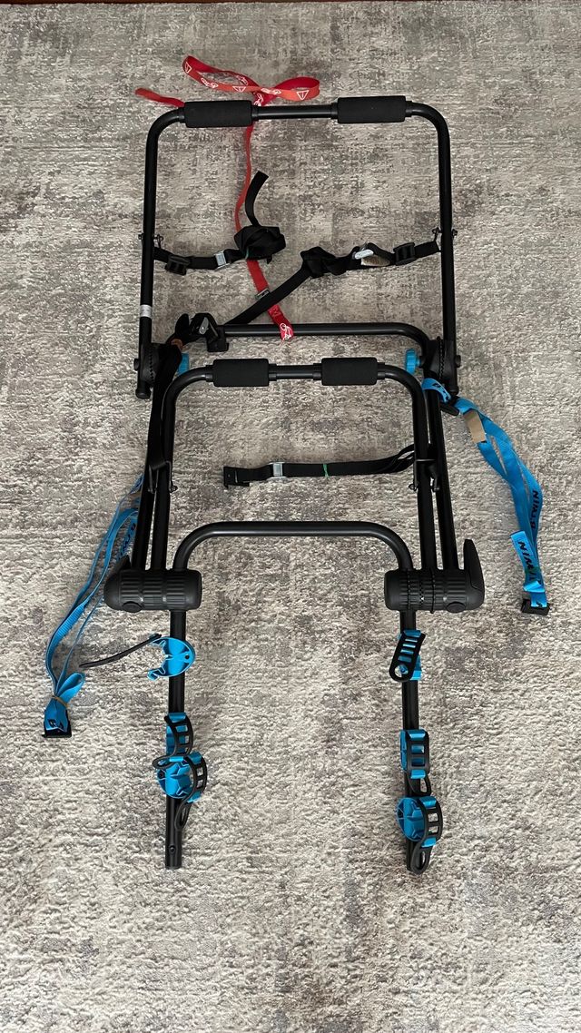 Portabicicletas Btwin 3 bicis portón trasero