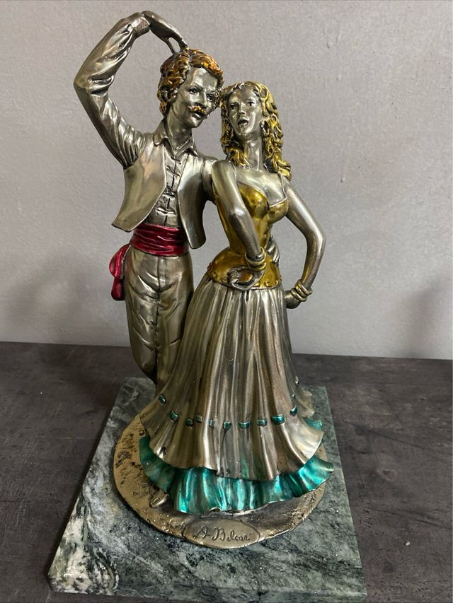 Scultura in bronzo raffigurante coppia di ballerin