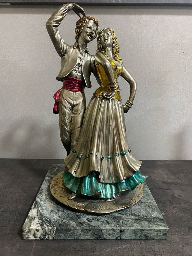 Scultura in bronzo raffigurante coppia di ballerin