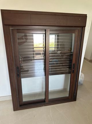 Ventana aluminio 2 hojas persiana