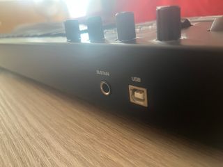 Kit Teclado MIDI Alesis V61 + Soporte + Pedal Sust