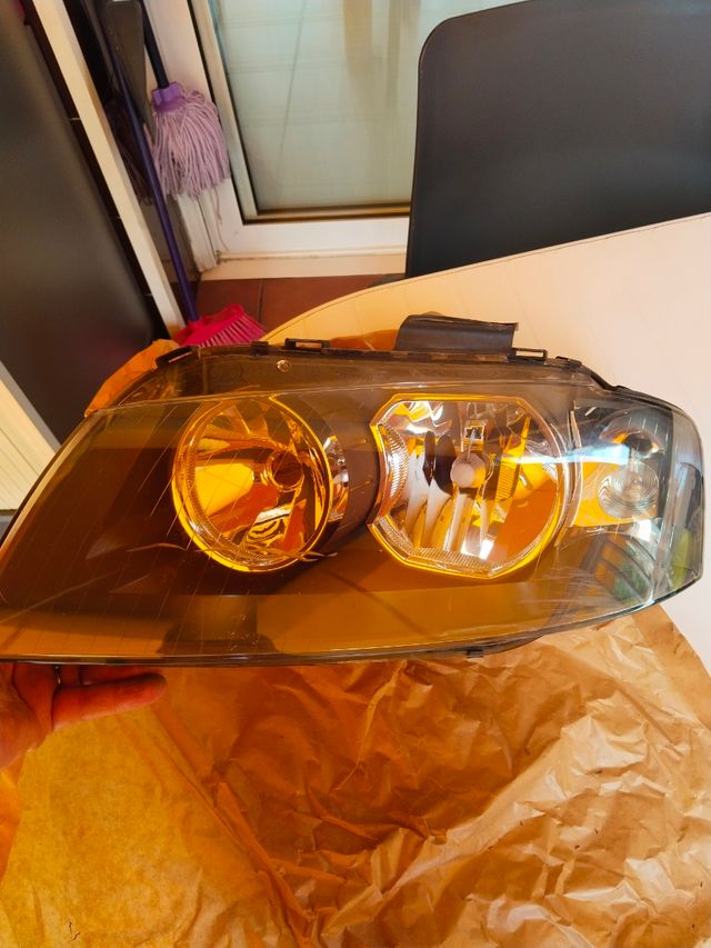 Faro Audi A3 8P - Izquierdo