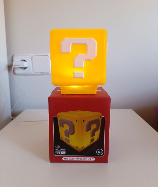 Figura Ladrillo Mario Bros (Luz de noche) - Nueva