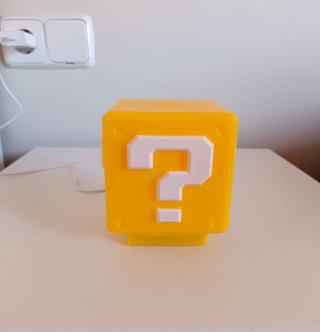 Figura Ladrillo Mario Bros (Luz de noche) - Nueva