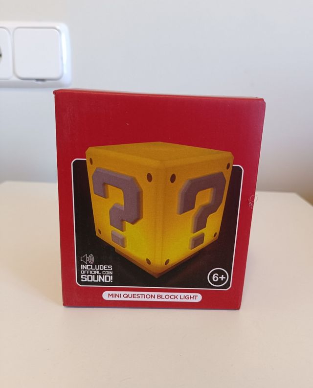 Figura Ladrillo Mario Bros (Luz de noche) - Nueva