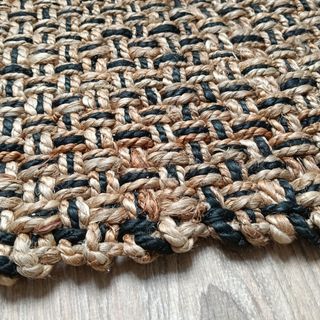 Alfombra yute marrón y negra