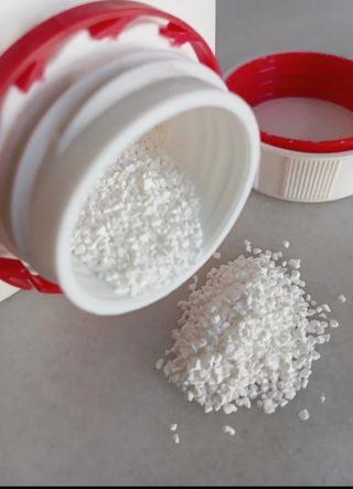 Cloro granulado de piscina.