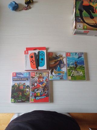 Nintendo Switch: 4 giochi + Joy-Con